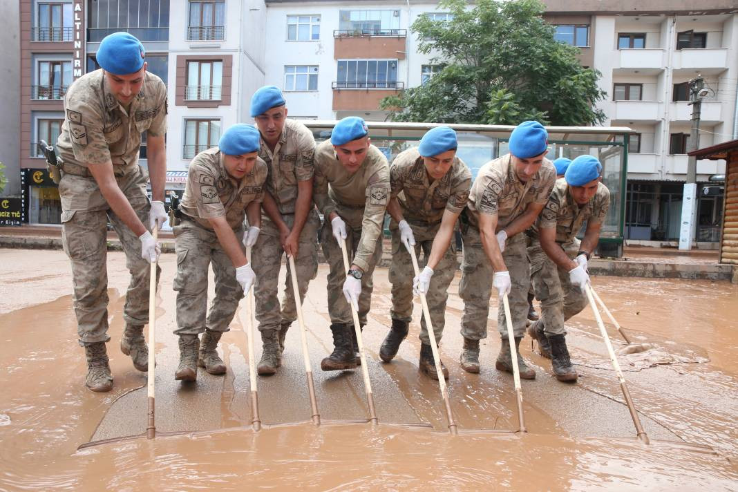 Bartın’daki sel felaketi havadan görüntülendi. Yardıma Mehmetçik koştu - Resim: 30